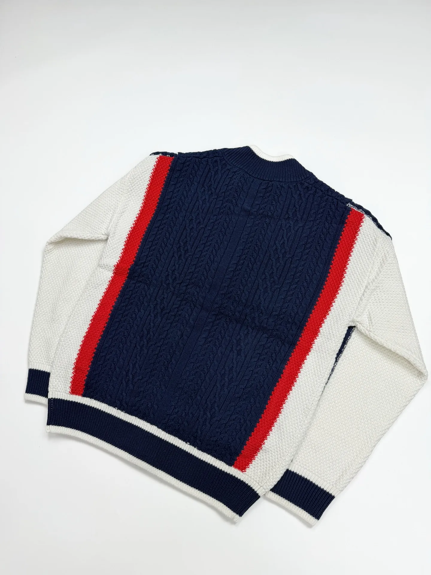 #B 198 P190 adidas originals CARDIGAN RS U UNITEFIT ：Retro + ， Logo， Retro 。 - ： ， ， Breathable ， 。 - ： ， ， 。 - “ ”， 、 ， 。 - “Retro ” ， 。 ：Blue S 63 53 44 M 66 55 47 L 69 56 50 XL 72 57 53 2XL 75 58 56